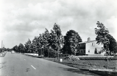 10556 Gezicht op de Utrechtseweg bij Vleuten (gemeente Vleuten-De Meern) uit het westen. N.B. De gemeente Vleuten-De ...